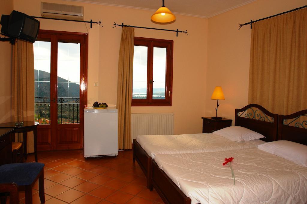 Xenonas Chrisso Hotel Delphoi Szoba fotó