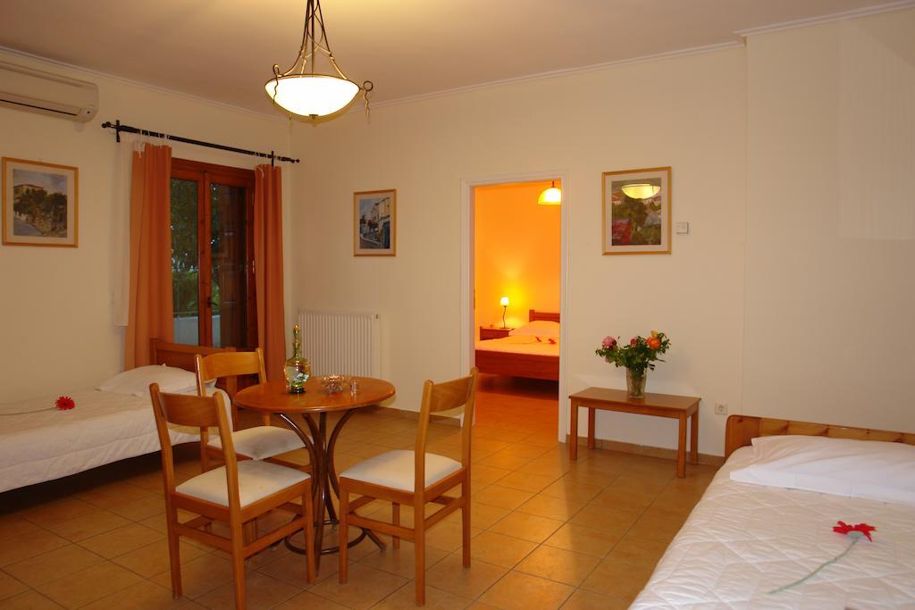 Xenonas Chrisso Hotel Delphoi Szoba fotó