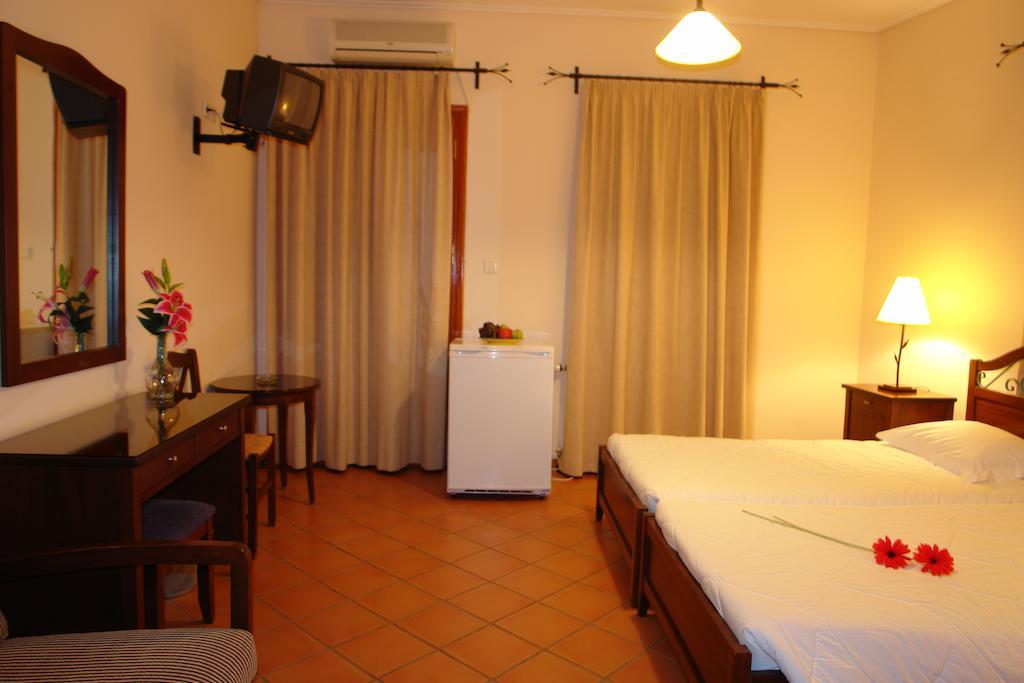 Xenonas Chrisso Hotel Delphoi Szoba fotó