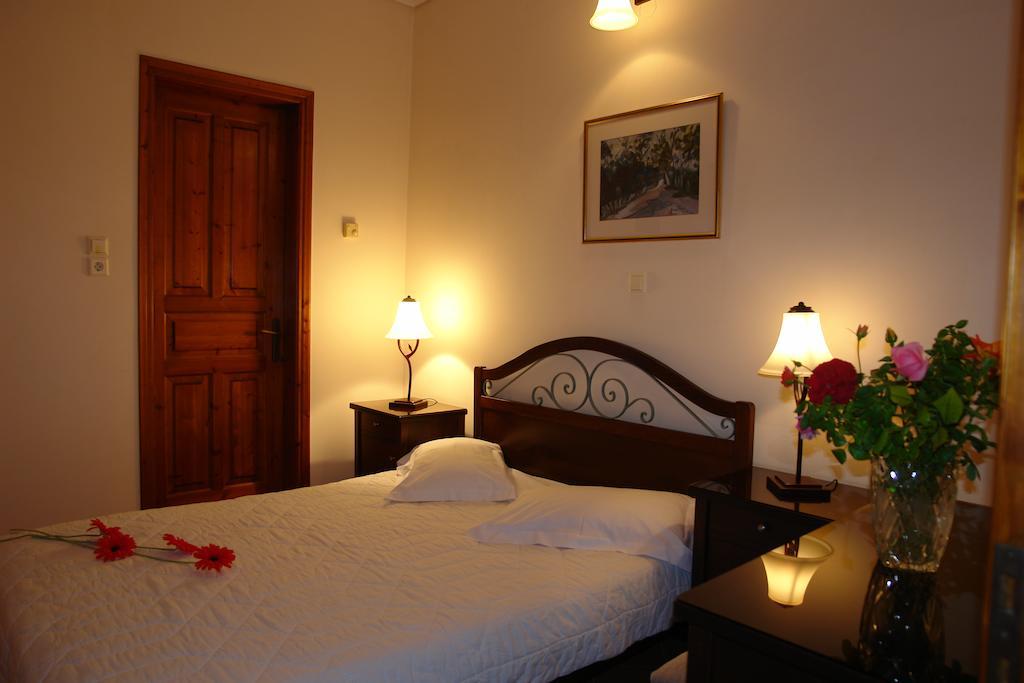 Xenonas Chrisso Hotel Delphoi Szoba fotó