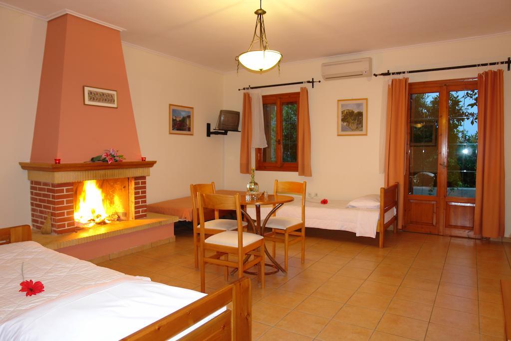Xenonas Chrisso Hotel Delphoi Szoba fotó