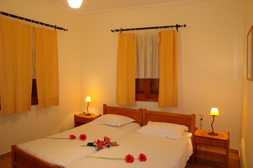 Xenonas Chrisso Hotel Delphoi Szoba fotó