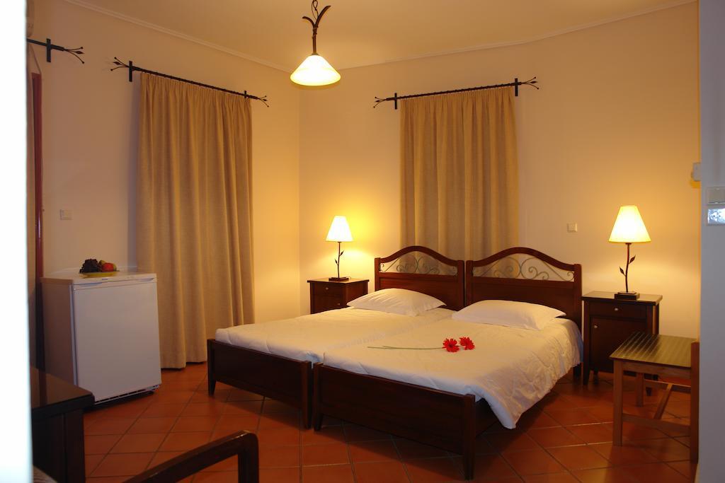 Xenonas Chrisso Hotel Delphoi Szoba fotó