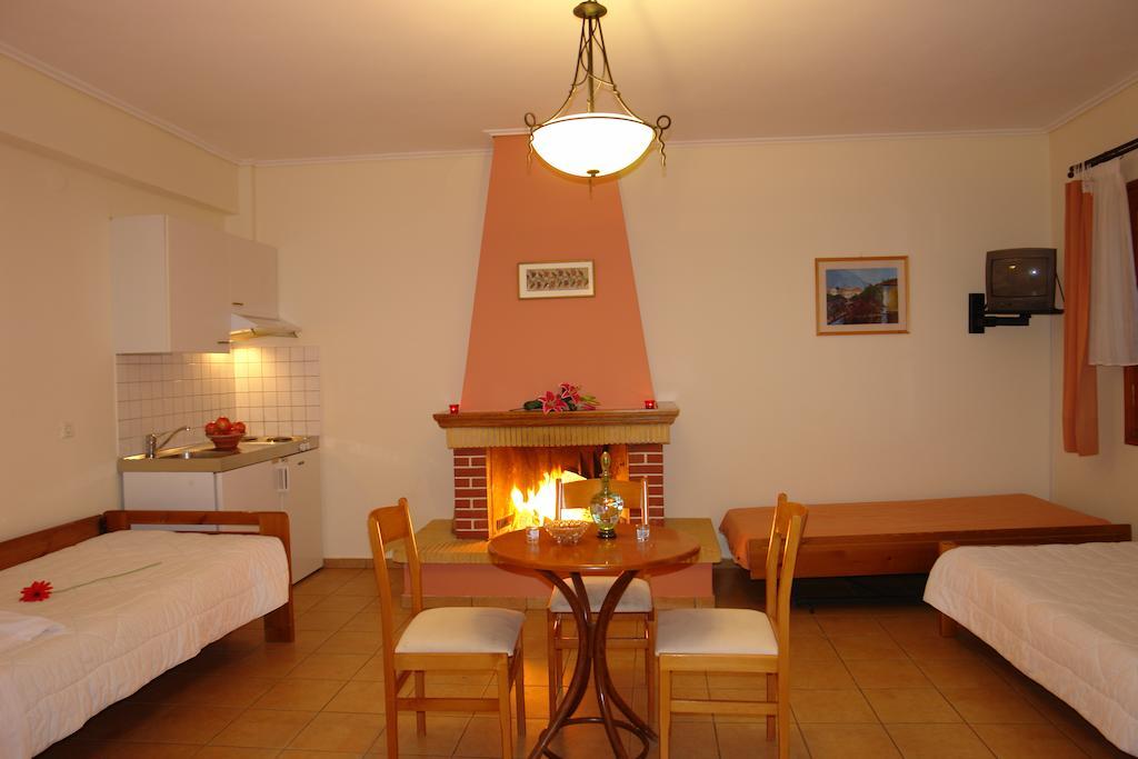 Xenonas Chrisso Hotel Delphoi Szoba fotó